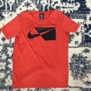 Boys Medium youth 8 Red and black nike tee
